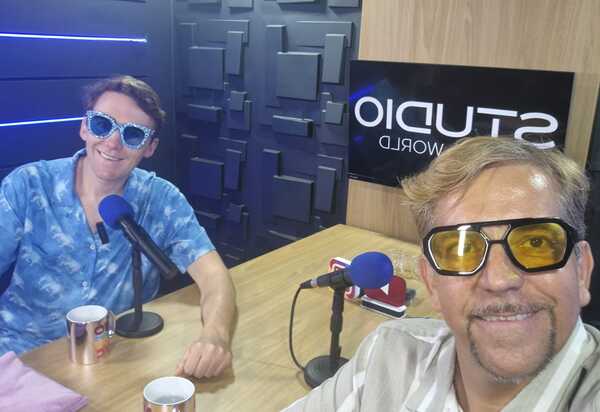Tom Cridland se torna Sir El Tom: a jornada inspiradora do músico que venceu o alcoolismo através da música de Elton John