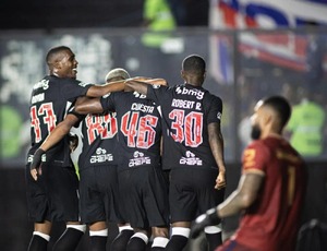 Vasco vence o Maricá em noite de golaços, expulsão infantil e o novo uniforme da Nike