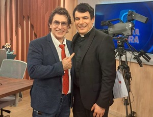 O psicólogo e escritor Alexander Bez fala sobre ansiedade e relacionamentos no programa Bendita Hora, da Rede Vida