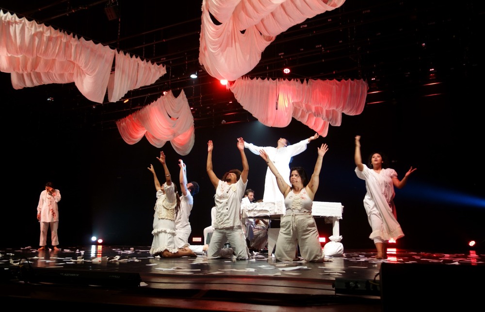 Mais de 3 mil pessoas assistiram à curta temporada no Rio de 'Os Irmãos Karamazov' no Teatro Carlos Gomes