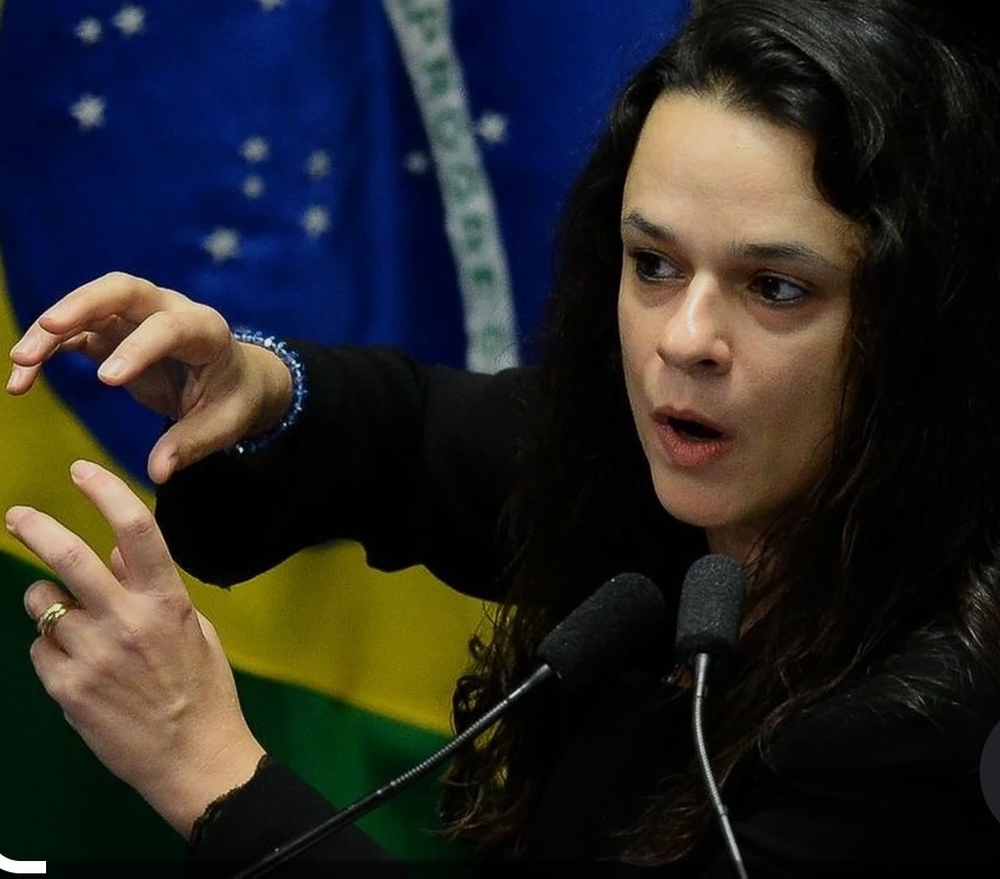 Direita Broxa: Janaina Paschoal detona Flávio BolsDireita deveria enquadrar esse filhinho de papai'