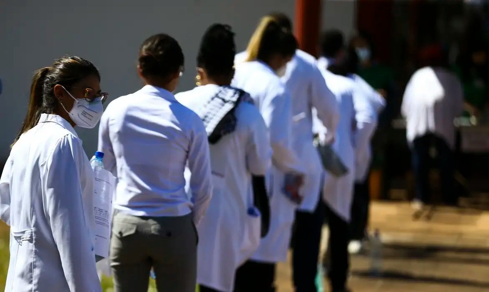 Enamed: No Rio a Unig, Estácio, Afya, UniFAMESC, UNIFESO, UNIFOA estão entre os 99 cursos de medicina que tiveram desempenho ruim e terão sanções do MEC
