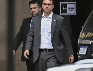 Flávio embarca para Israel em busca de alianças internacionais