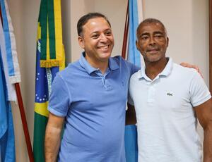 Prefeito de Niterói, Rodrigo Neves, recebe senador Romário