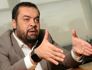 Governador Cláudio Castro sanciona lei que cria canal para denúncias de barricadas no RJ