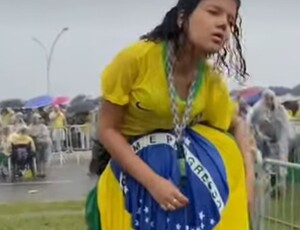 Aos 68 anos, Ex-prefeito do Rio Crivella carrega feridos nos ombros e ajuda a salvar vidas de pessoas atingidas por raio em manifestação em Brasília
