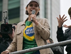 Filhos de Bolsonaro se distanciam de Michelle em disputa por sucessão
