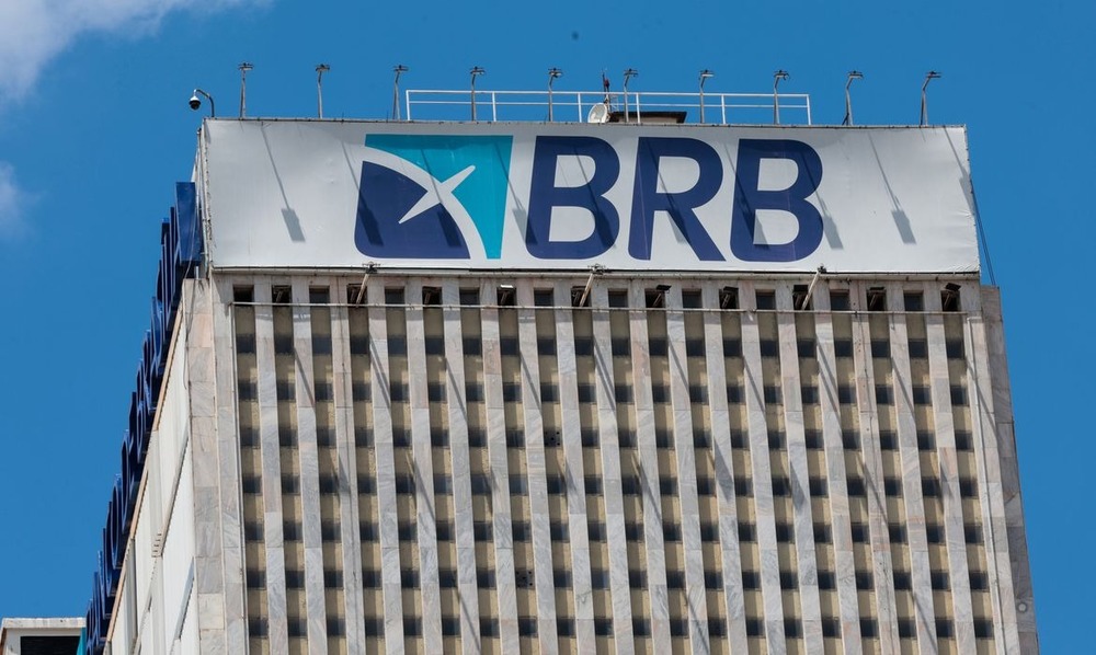 Diretor do BRB fica em silêncio ao depor à PF sobre compra do Master