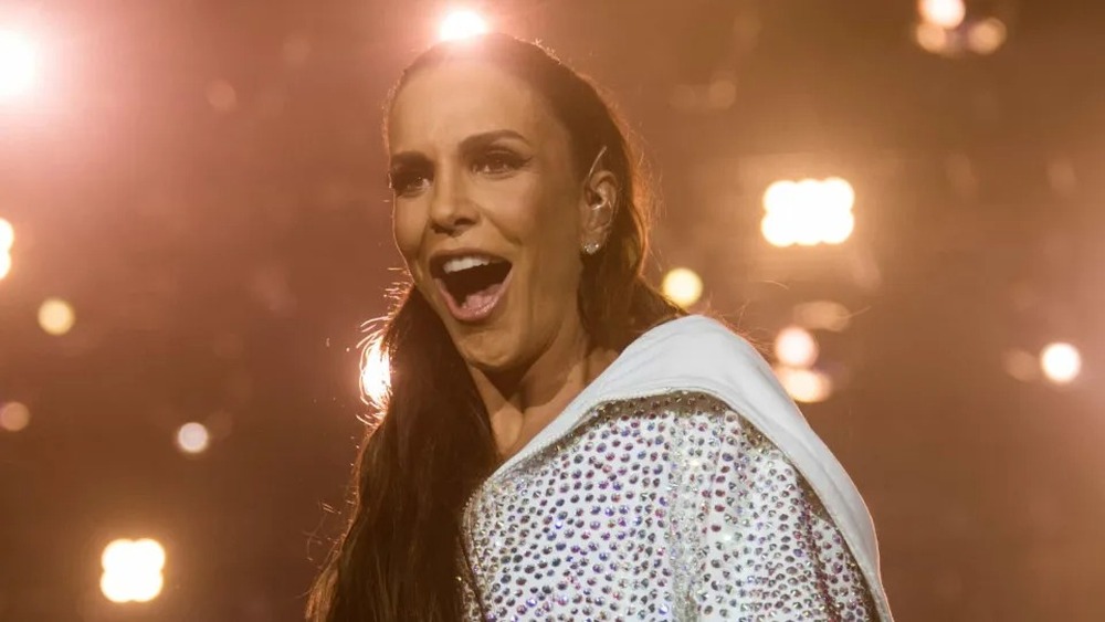 'Vou te chupar' Ivete Sangalo é denunciada ao Ministério Público por dançar música com criança