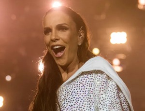 'Vou te chupar' Ivete Sangalo é denunciada ao Ministério Público por dançar música com criança