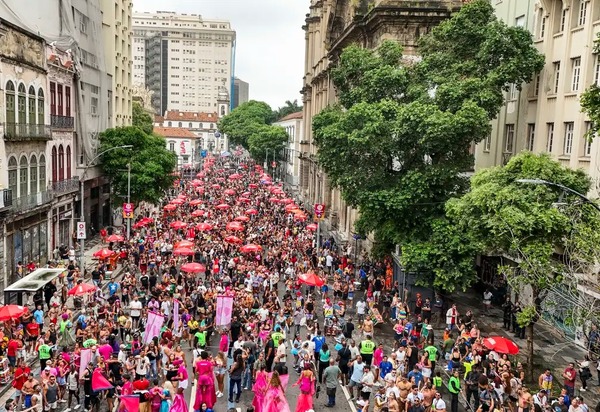 Bloco da Lexa atrai foliões para o circuito Preta Gil no centro do Rio