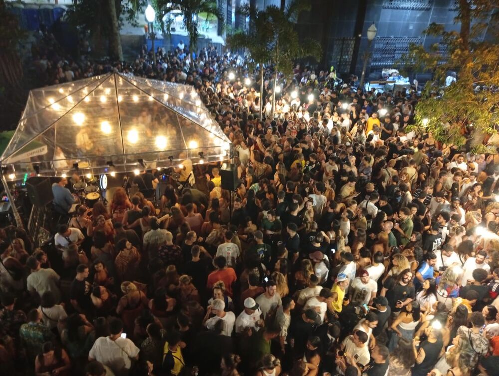 Quando o samba ocupa a rua e mantém viva uma casa de cultura