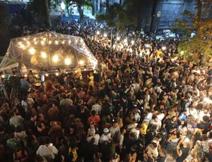 Quando o samba ocupa a rua e mantém viva uma casa de cultura