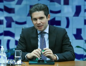 Escândalos financeiros testam discurso de harmonia entre poderes