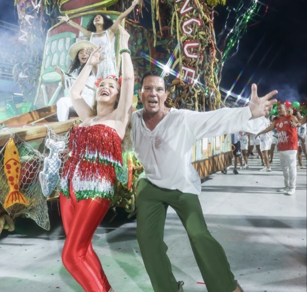 A Diva da Noite! Bruna Costa Esbanja Beleza e Magnetismo no Ensaio da Grande Rio no Sambódromo