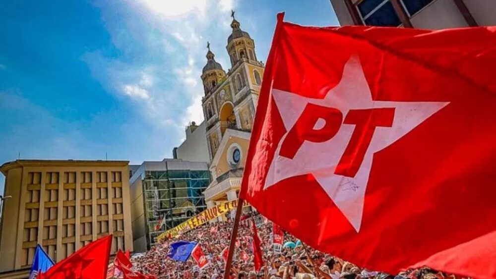 PT celebra os 46 anos do partido com bloco de carnaval no Centro do Rio