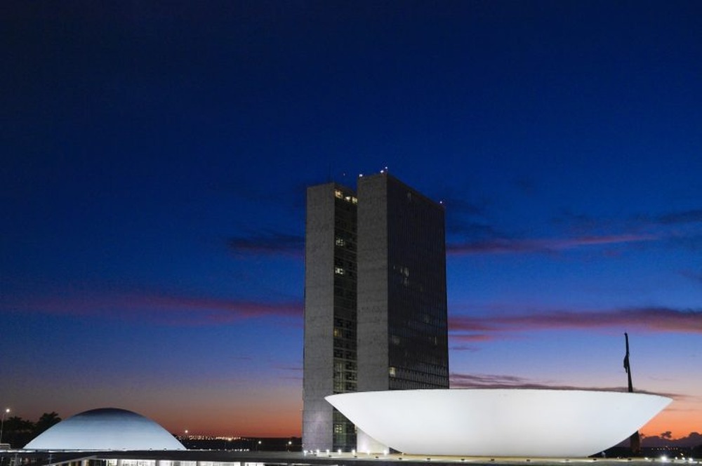 Reunião de líderes expõe tensão sobre supersalários e isola PL