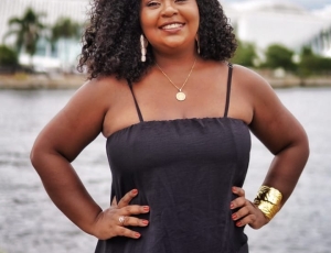 Elys Viana aposta na emoção e lança clipe impactante de “Rascunho de Amor” gravado no Rio. 