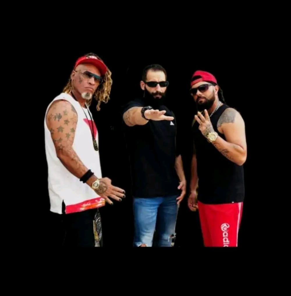 Do improviso nas periferias às paradas globais, o funk se reinventa, grupo Os Três.