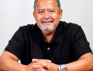 Dr. Ricardo de Carvalho celebra a vida com honra e reconhecimento