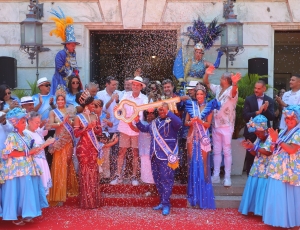 Folia liberada: Paes entrega as chaves ao Rei Momo e abre o carnaval do Rio