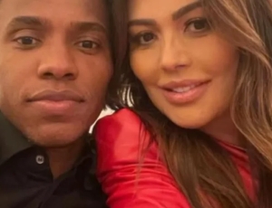 Esposa de jogador do Grêmio processa ex-empregada doméstica por dívida de R$ 4 mil
