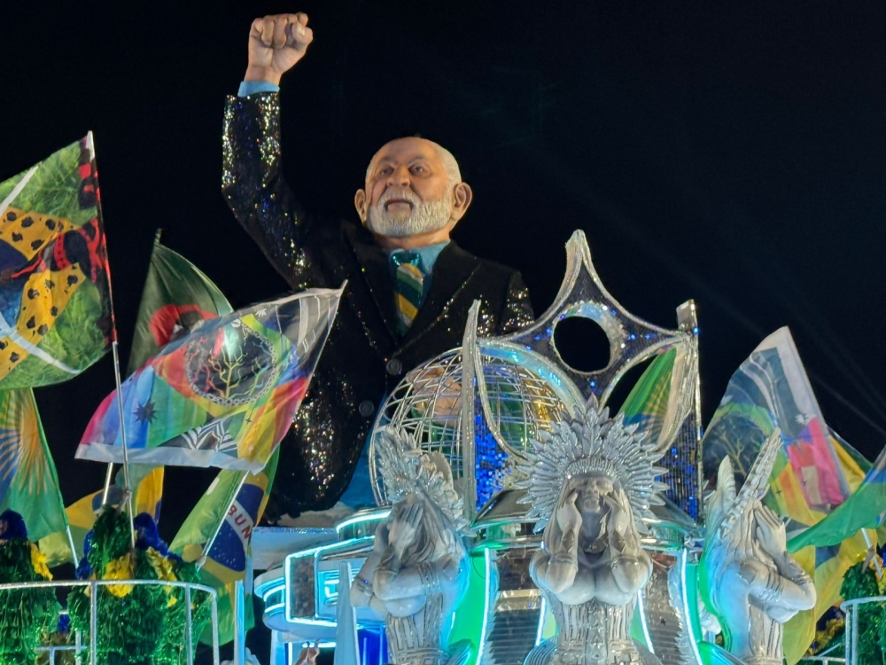 Com homenagem a Lula, Acadêmicos de Niterói abre o primeiro dia de desfile; veja fotos
