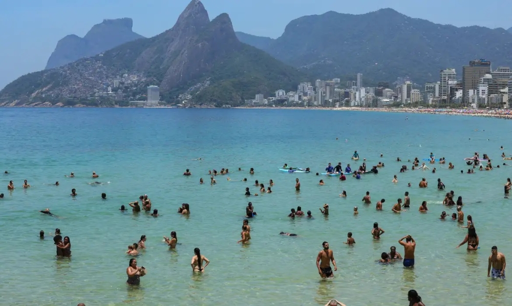 Carnaval, sol forte e mar traiçoeiro: 453 pessoas salvas no litoral do Rio