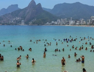 Carnaval, sol forte e mar traiçoeiro: 453 pessoas salvas no litoral do Rio