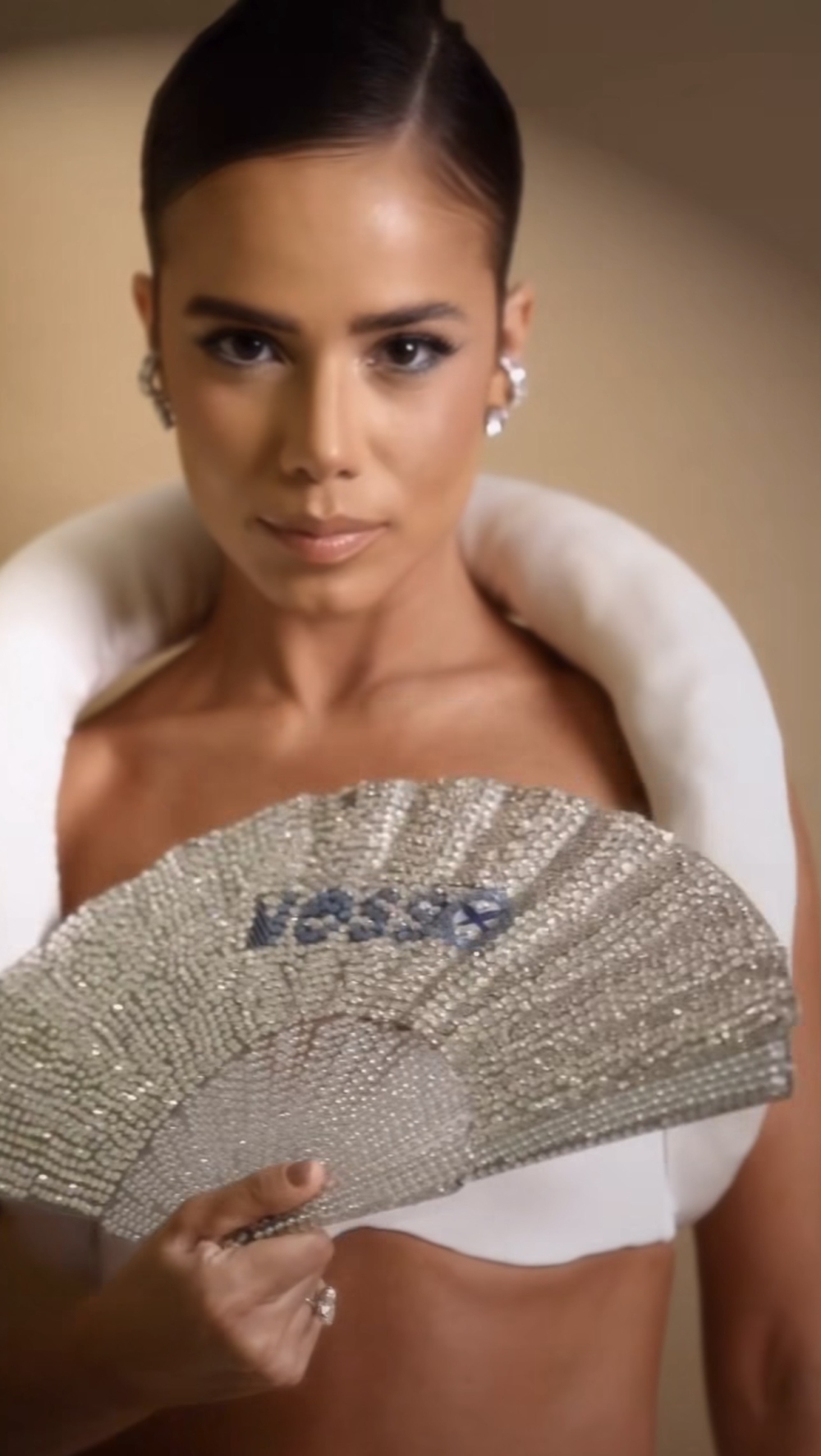 Isabella Arouca esbanja elegância e sofisticação em ensaio que celebra luxo e personalidade