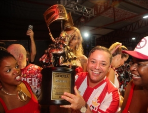 Prefeito de Niterói anuncia novo desfile da campeã Viradouro, no dia 7 de março
