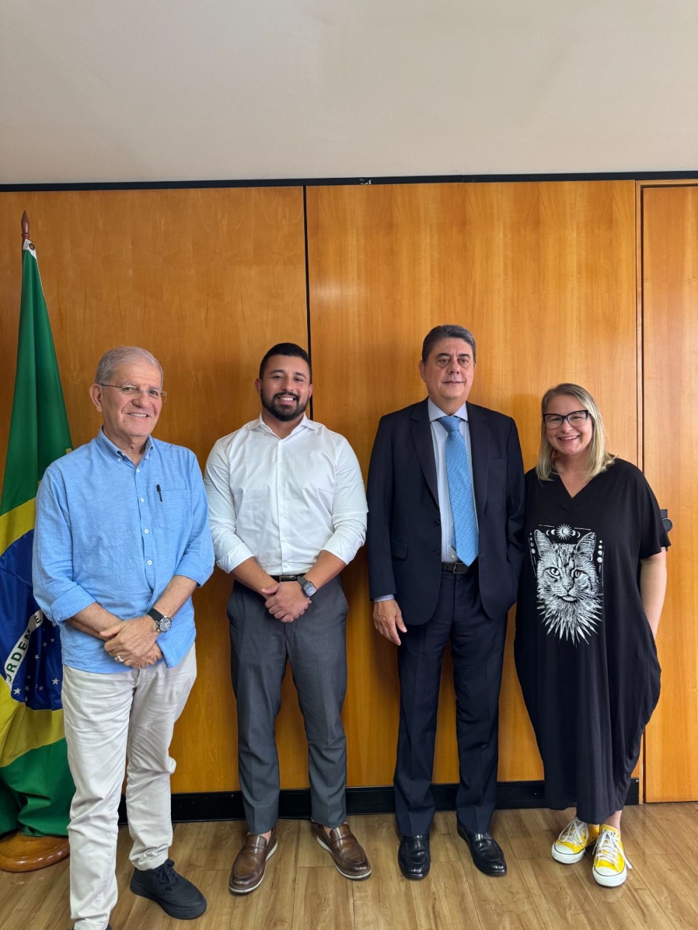 Interrupção de terapias e descredenciamentos levam deputado estadual Yuri Moura e mães atípicas à ANS em busca de apoio urgente