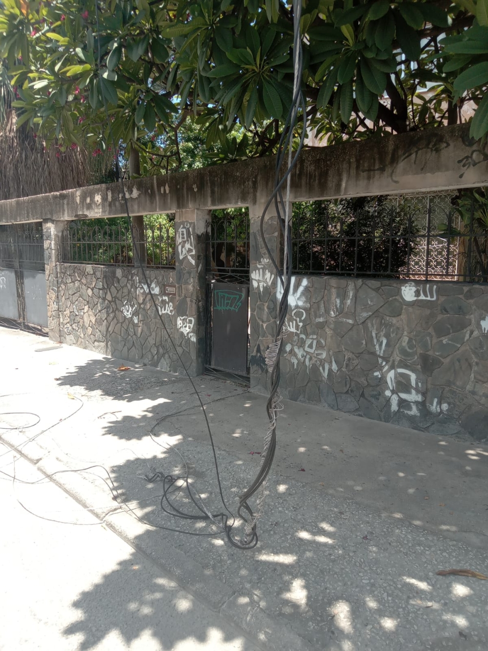 Light deixa moradores no escuro há quatro dias, descaso total, e técnico zomba de clientes em pleno Carnaval