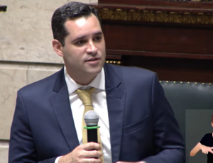 Eduardo Cavaliere anuncia Decreto emergencial: Prefeitura cede à pressão da PF e só guarda concursado poderá portar arma