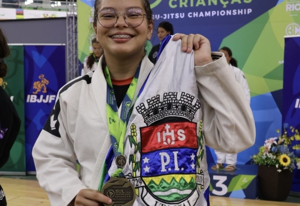 Maria Clara ‘Pitbull’ conquista bronze no Sul-Americano Kids de Jiu-Jitsu