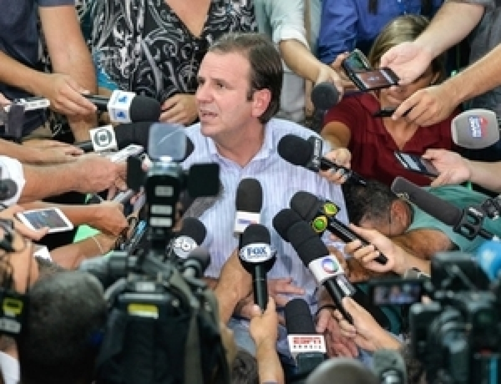 Ausência de liderança de Flávio Bolsonaro abre porteira para Eduardo Paes, e Bolsonaro está prestes a perder o controle do Estado do Rio de Janeiro