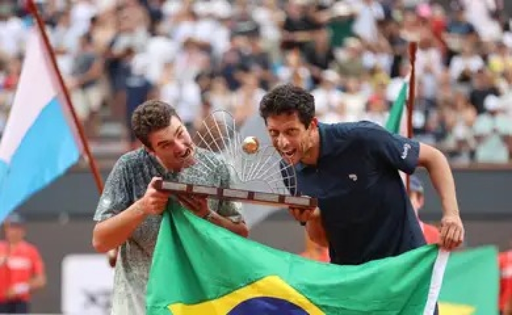 João Fonseca e Marcelo Melo garantem título de duplas do Rio Open