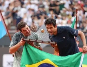 João Fonseca e Marcelo Melo garantem título de duplas do Rio Open