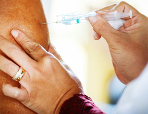 Vacinação reduz ocupação de UTIs para menos de 90%