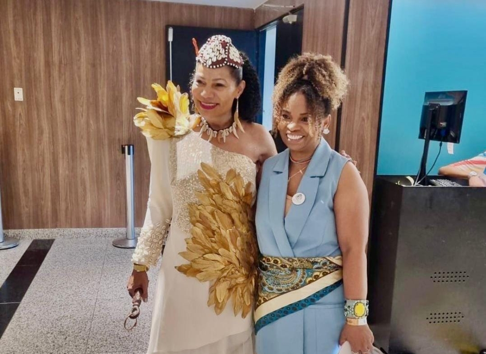 Estilista Rosy Cordeiro assina look desfilado pela Rainha Diambi na Mocidade Alegre