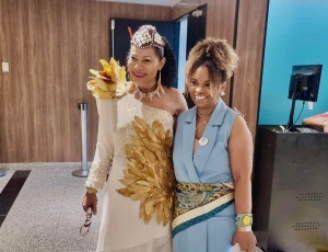 Estilista Rosy Cordeiro assina look desfilado pela Rainha Diambi na Mocidade Alegre