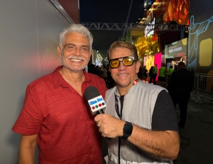 Tarcísio Filho estreia na Sapucaí aos 61 anos e se emociona com 'maior espetáculo da Terra'