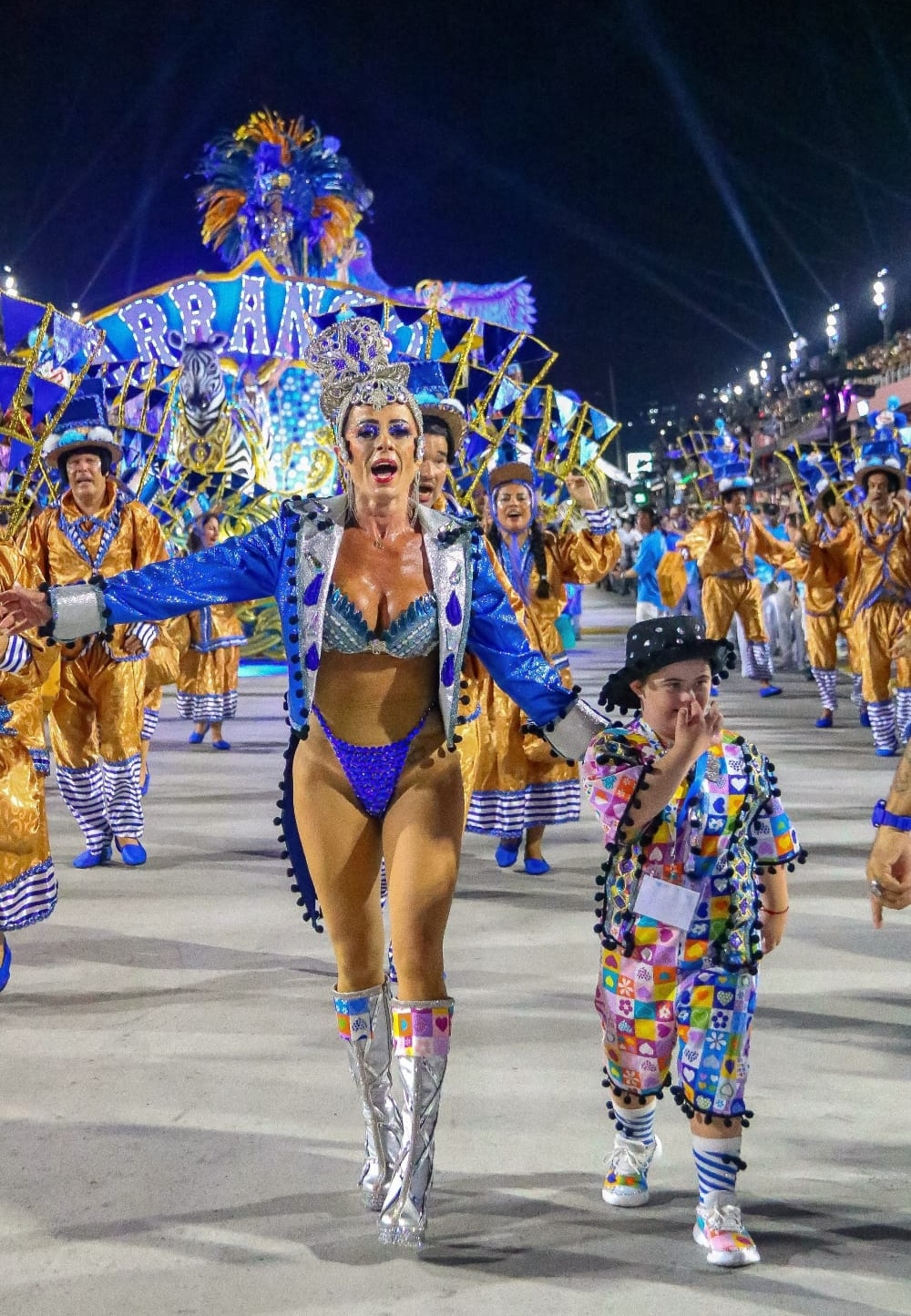 Tatiana Breia encerra o Carnaval 2026 emocionada e celebra estreia do filho como muso