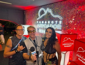 Rock and roll na avenida: Sylvinho Blau-Blau curte carnaval carioca