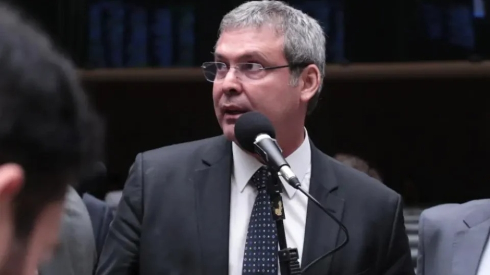 Lindbergh aciona PGR após anotação ligar Flávio a R$ 15 mi para retirada de candidatura