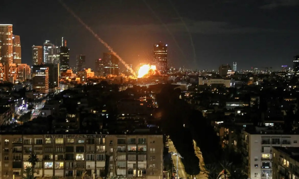 Guerra no Oriente Médio tem mais bombardeios e mortes neste domingo