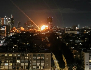 Guerra no Oriente Médio tem mais bombardeios e mortes neste domingo