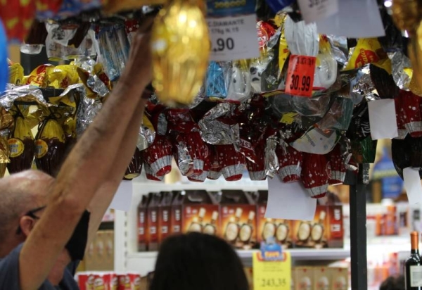 Ovos de Páscoa podem ser até três vezes mais caros que barras tradicionais
