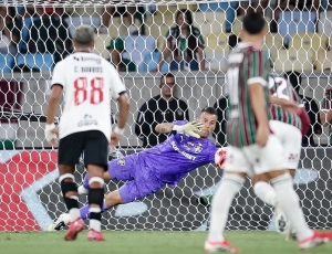 Em jogo de três pênaltis, Fluminense elimina o Vasco e avança para a final do Carioca