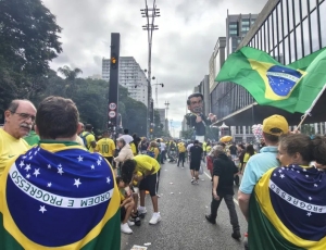 Manifestações bolsonaristas foram marcadas por 'flopada histórica', diz líder do governo